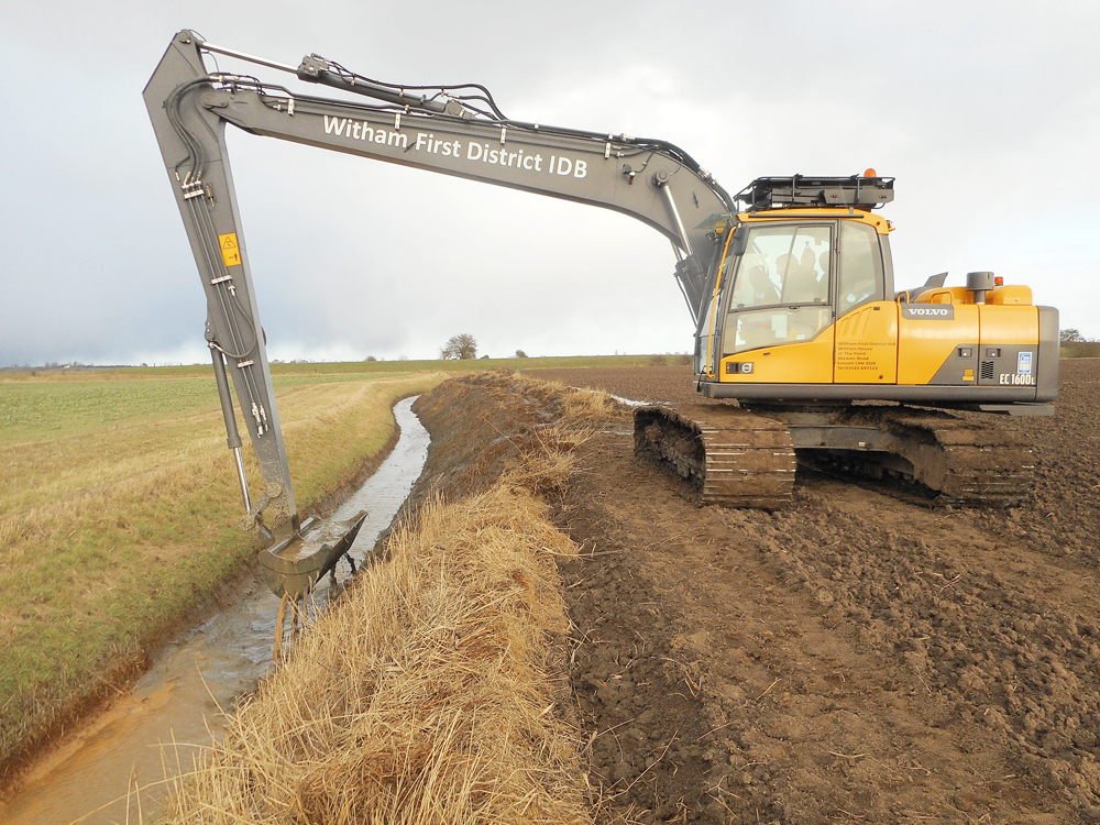 De-silting-Ruskington-Middle-Drain